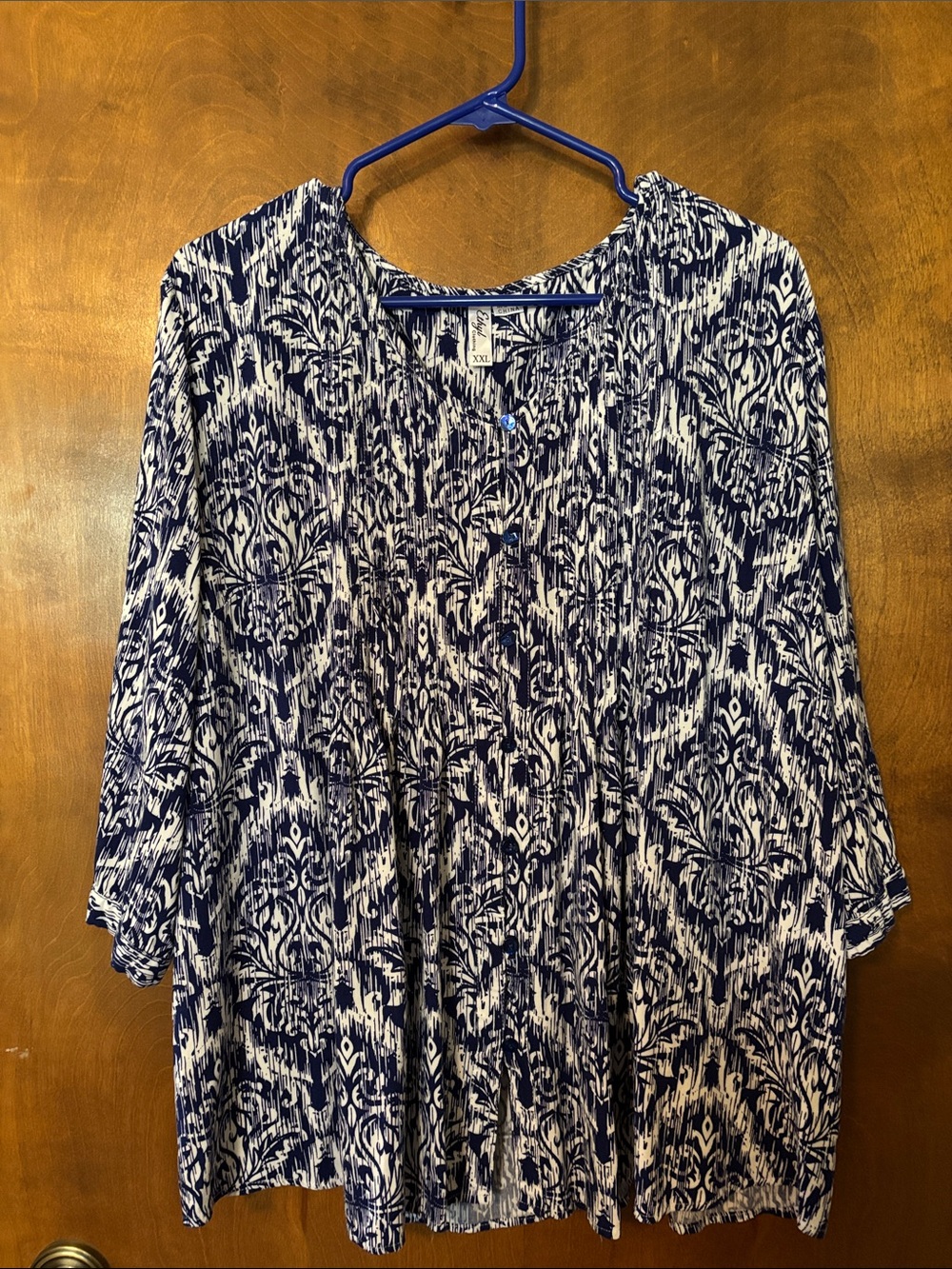Ethyl Clothing Women's Navy and White Printed Button-Front Top